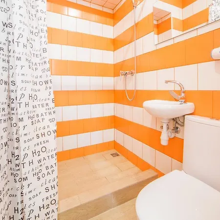 Апартаменты невелика з ремонтом за супер ціною! біля форуму