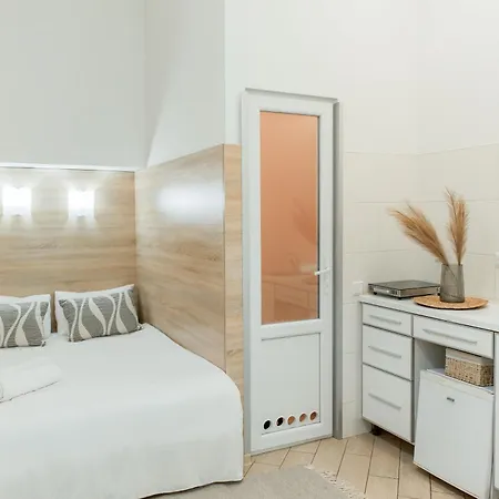 невелика з ремонтом за супер ціною! біля форуму Lviv