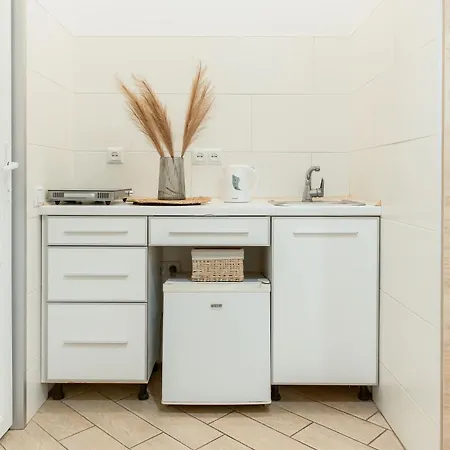 Apartment невелика з ремонтом за супер ціною! біля форуму *