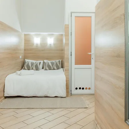 невелика з ремонтом за супер ціною! біля форуму * לבוב