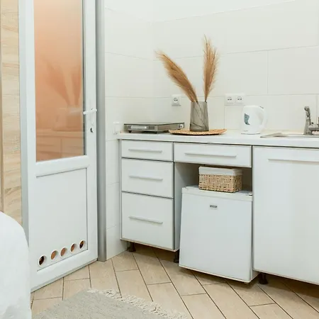 невелика з ремонтом за супер ціною! біля форуму Apartment