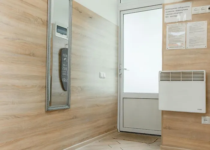 невелика з ремонтом за супер ціною! біля форуму